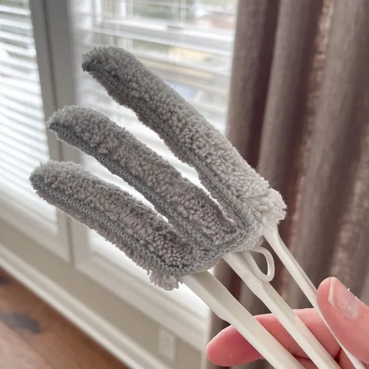 Curtain Dust cleaning brush